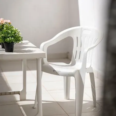 Modern 2 Bedroom דירה *