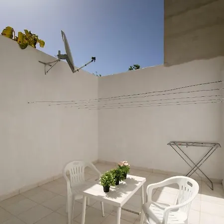 Modern 2 Bedroom