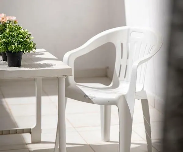 Modern 2 Bedroom 아파트 *