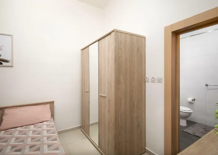 Modern 2 Bedroom Apartment